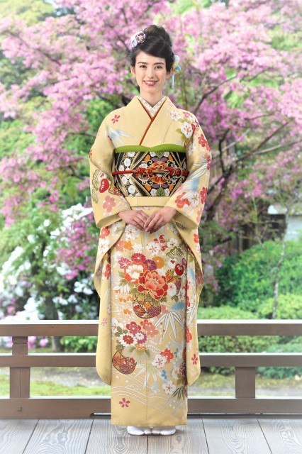 花籠にしだれ草花に波1
