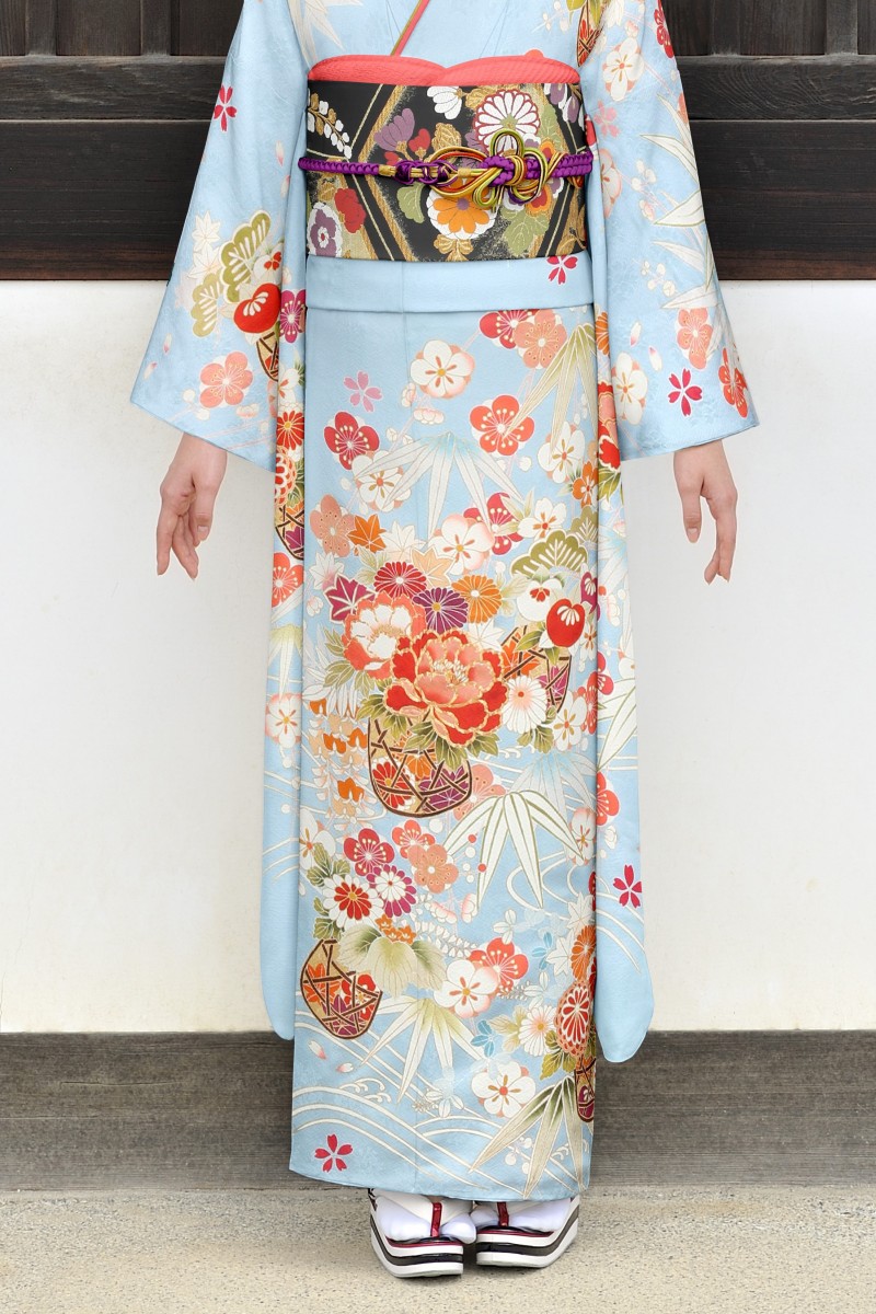 花籠にしだれ草花に波　4
