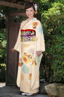 梅取ぼかしに手毬に簪