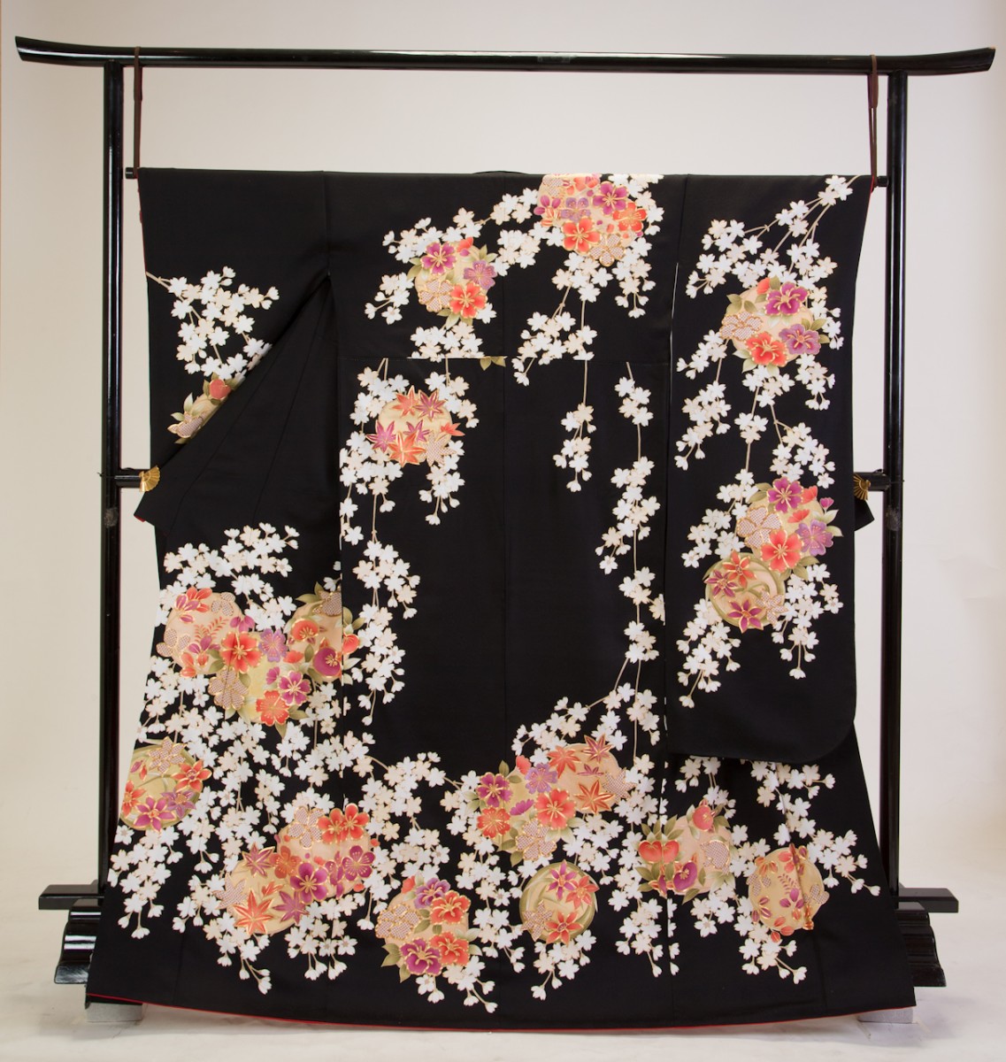 刺繍　しだれ桜に花丸2